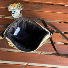 Load image into Gallery viewer, Wool Crossbody bag