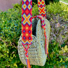 Load image into Gallery viewer, Straw Palm Circle bag