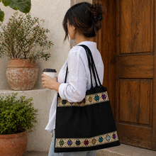 Load image into Gallery viewer, Handwoven cotton tote