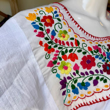 Load image into Gallery viewer, Yucatan embroidered Top