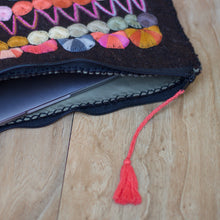 Load image into Gallery viewer, Wool laptop Bag