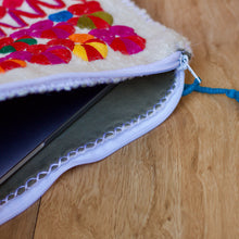 Load image into Gallery viewer, Wool laptop Bag