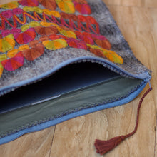 Load image into Gallery viewer, Wool laptop Bag