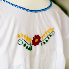 Load image into Gallery viewer, Yucatan embroidered Top