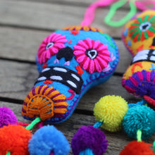 Load image into Gallery viewer, Calavera- skull Pom-Pom