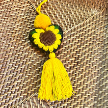 Load image into Gallery viewer, Sunflower Heart Charm-Black/White