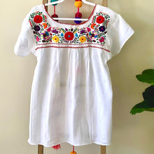 Load image into Gallery viewer, Yucatan embroidered Top