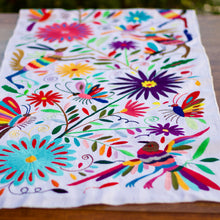 Load image into Gallery viewer, Otomi-Table Runner
