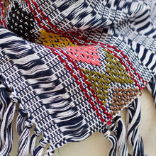 Load image into Gallery viewer, Chiapas  tassel Scarf
