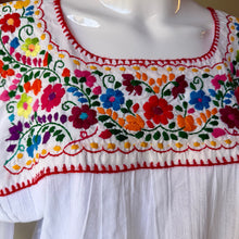 Load image into Gallery viewer, Yucatan embroidered Top
