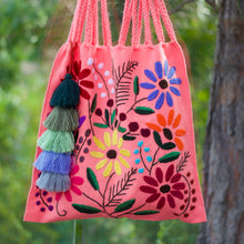Load image into Gallery viewer, Handwoven Flower Tote
