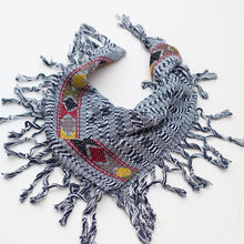 Load image into Gallery viewer, Chiapas  tassel Scarf
