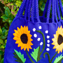 Load image into Gallery viewer, Handwoven Flower Tote
