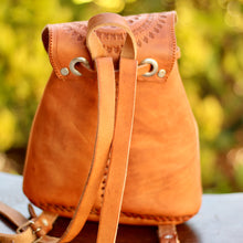 Load image into Gallery viewer, Chiapas Leather backpack
