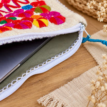 Load image into Gallery viewer, Wool laptop Bag
