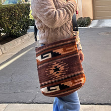 Load image into Gallery viewer, Zacatecas-wool crossbody  Bag
